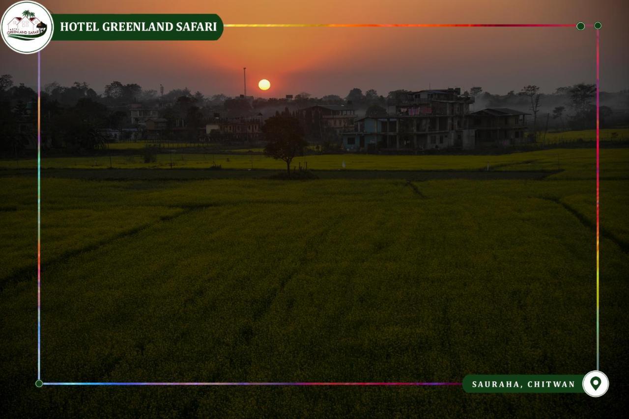 Hotel Greenland Safari Sauraha Bagian luar foto