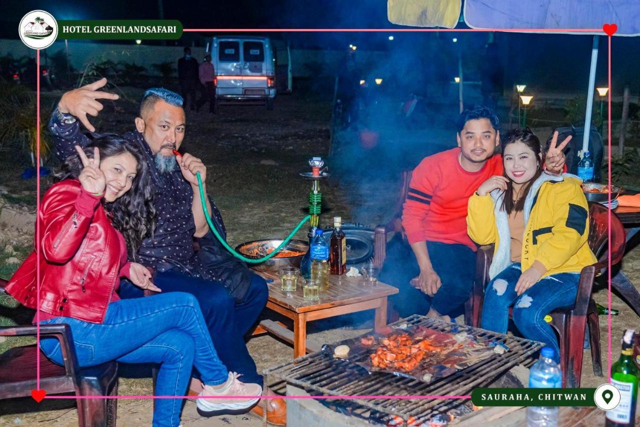 Hotel Greenland Safari Sauraha Bagian luar foto