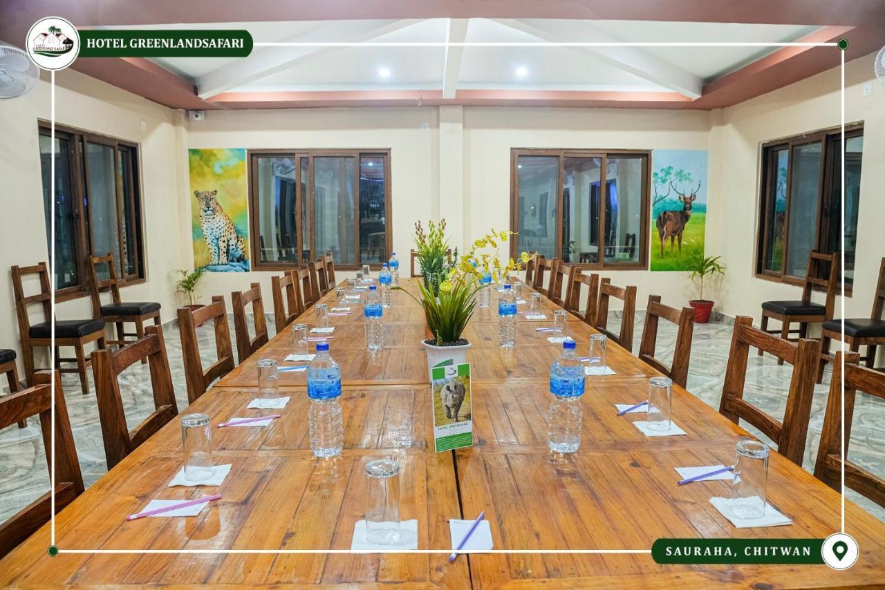 Hotel Greenland Safari Sauraha Bagian luar foto