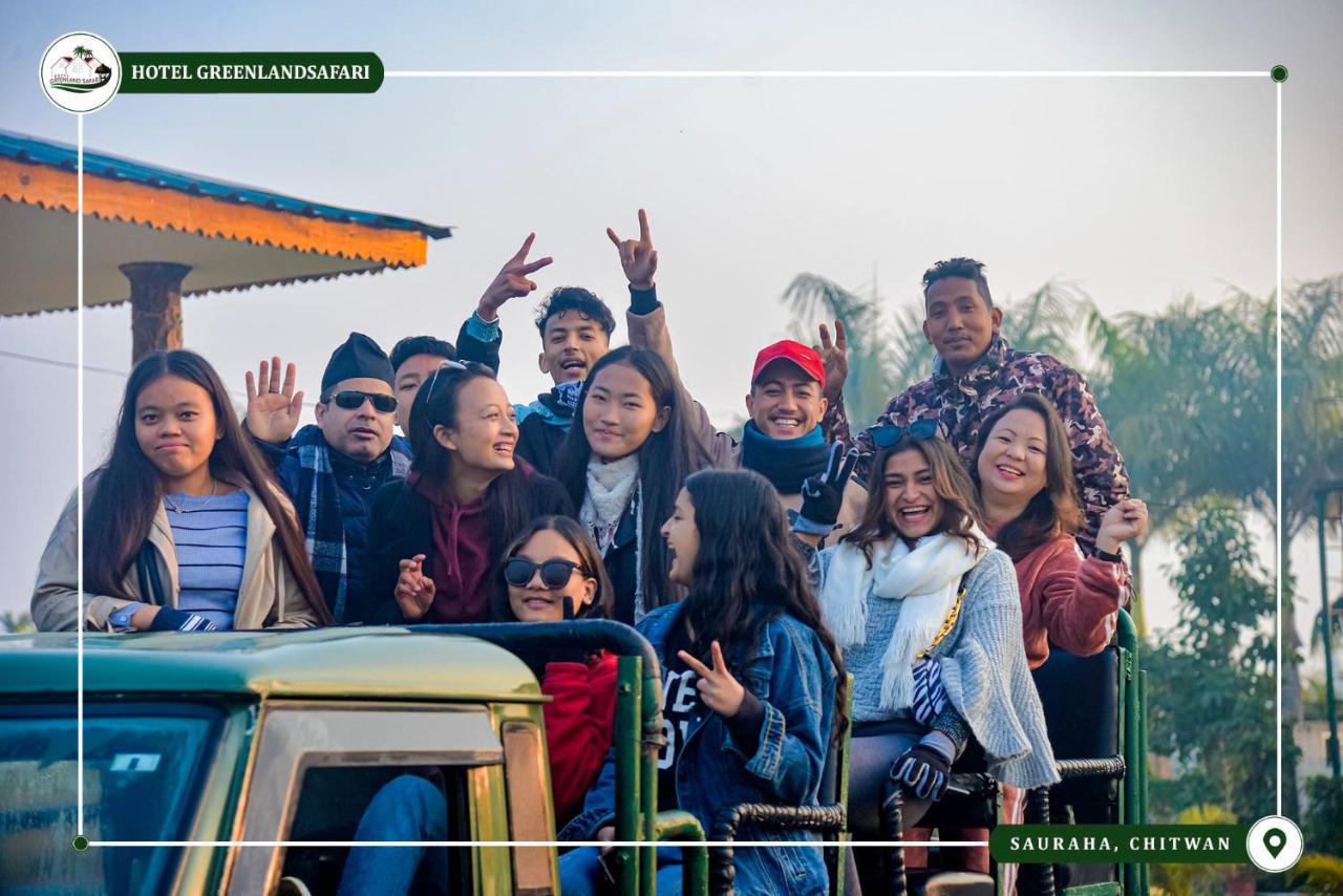Hotel Greenland Safari Sauraha Bagian luar foto