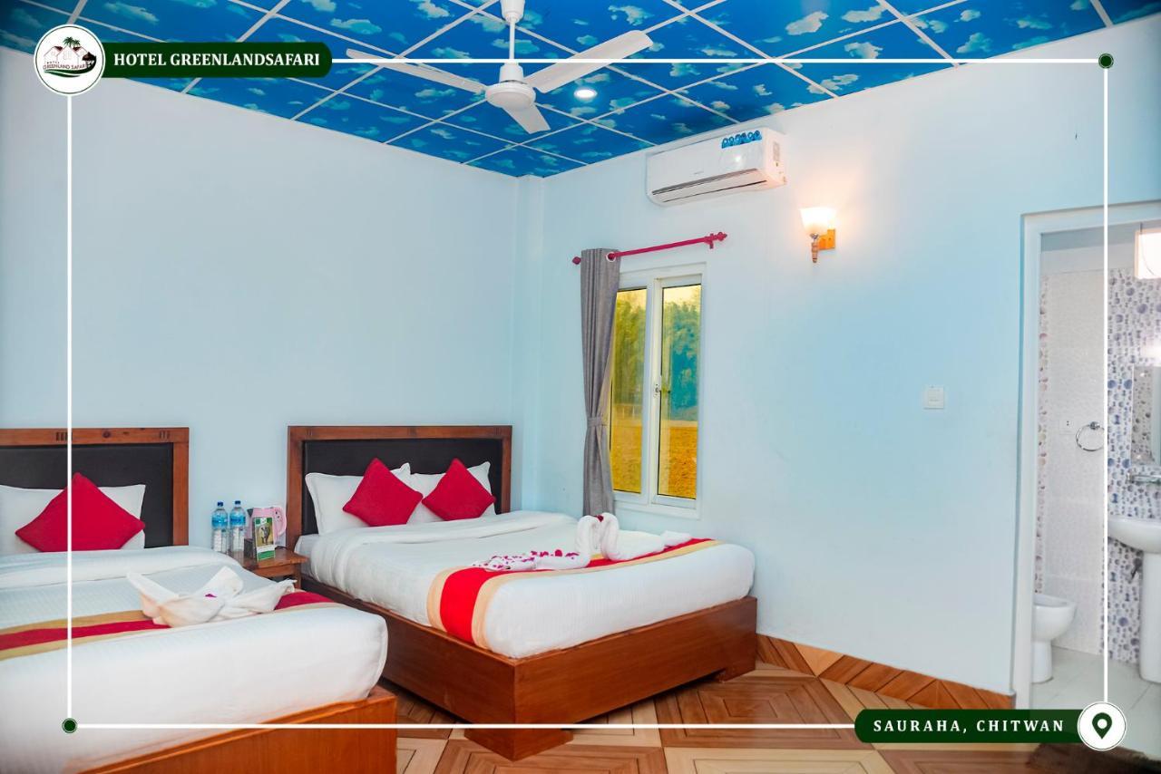 Hotel Greenland Safari Sauraha Bagian luar foto