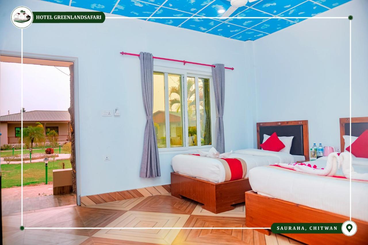 Hotel Greenland Safari Sauraha Bagian luar foto