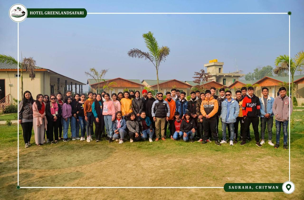 Hotel Greenland Safari Sauraha Bagian luar foto