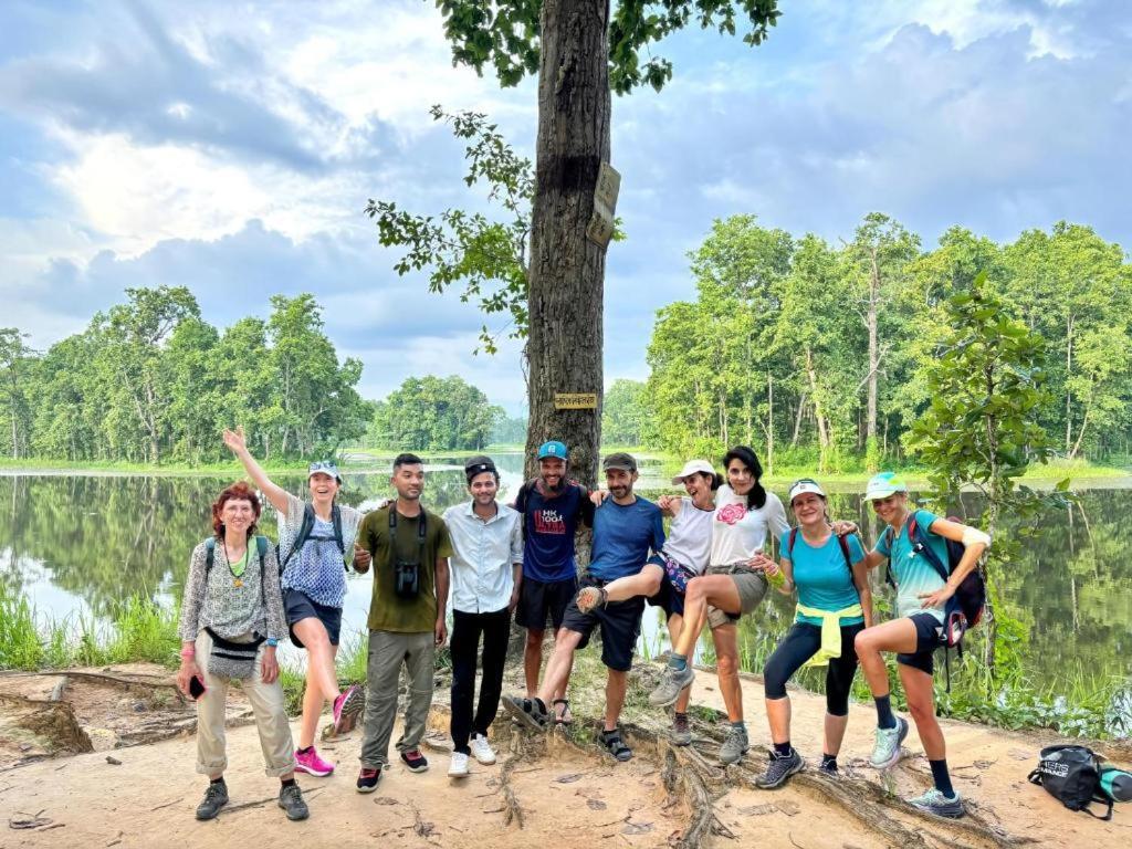 Hotel Greenland Safari Sauraha Bagian luar foto